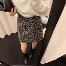 复古气质豹纹毛呢半身裙女2025冬新款裙子高腰显廋防走光A字短裙