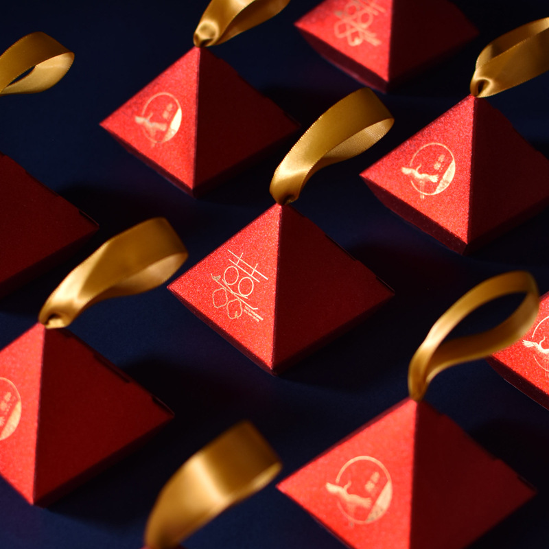 Factory Wholesale 2023 New Creative Wedding Candy Box Chinese Style Handheld Triangular Candy Box Small Size