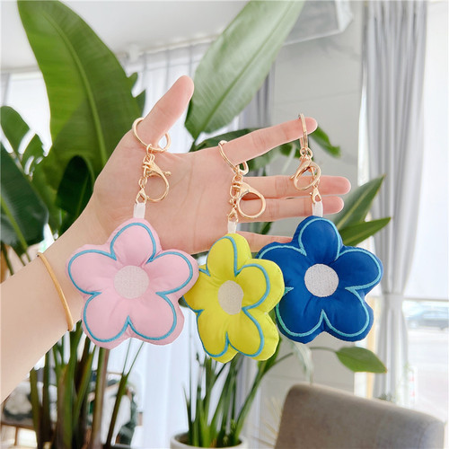 Trendy and exquisite fabric flower key chain pendant for women, cute plush flower car key chain ring bag pendant