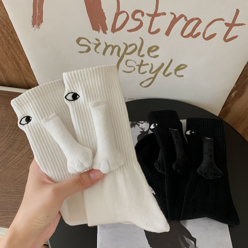 1 Paar Club-Promi-Paar-Socken: Modische, lustige, kreative magnetische Hand-und-Hand-Socken mit schwarz-weißen Cartoon-Augen für Paare – Detail 5