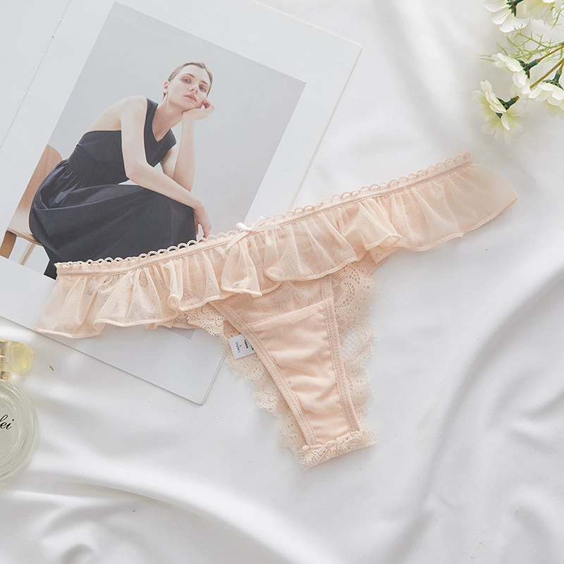 Тонгниж panties? 'Thong Panties, Lace Low-Waist Sheer T-Back, Lightweight Transparent Ruffle, Sizes M–L' -> Трусики-стринги, кружевные, низкая талия, прозрачный сзади в виде T-образной линии?