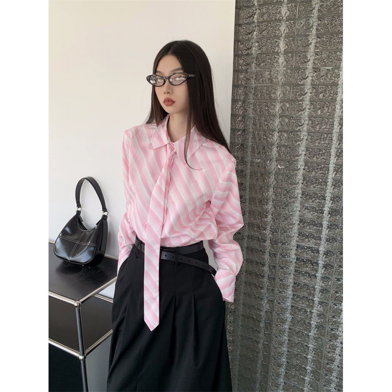 Розовая рубашка в полоску с галстуком Внутри