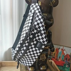 V @ ns万斯男女通用モデルレトロファッション棋盤格長包斜めショルダーバッグカジュアル胸包ウエストバッグ多目的