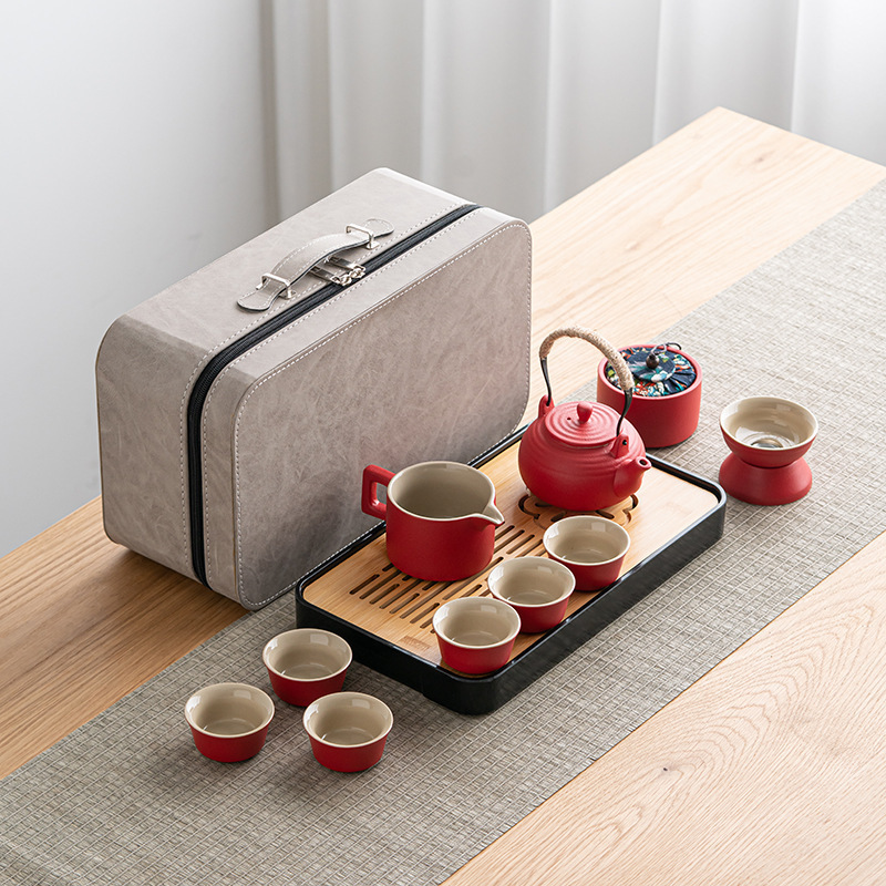 빨간 손잡이 냄비 + 흰색 회색 가방