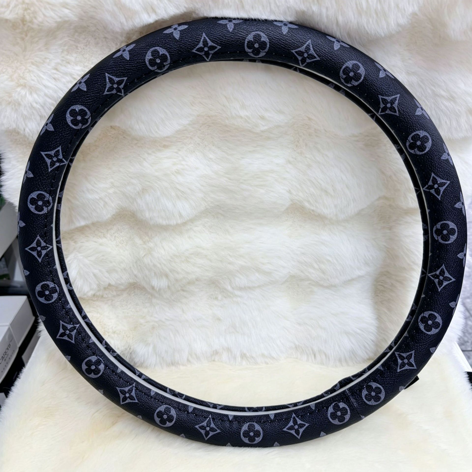 Four-Season Universal Fashion Car Steering Wheel Cover for Women, Trendy Brand Handlebar Cover, Universal Leather Interior Cover