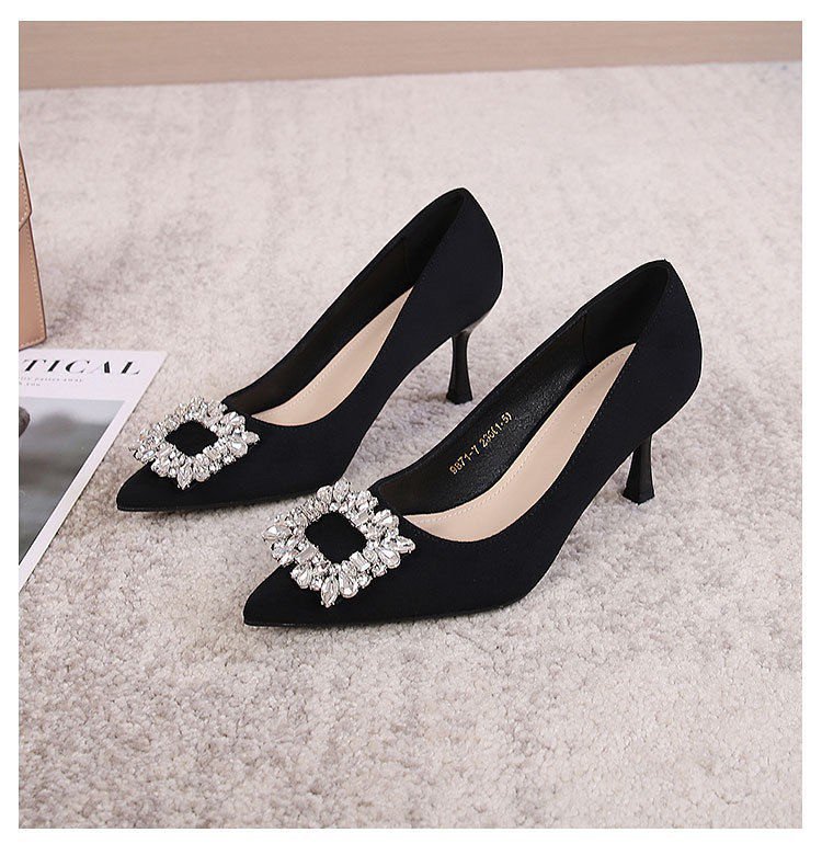 Zapatos de tacones altos de diamante de punta francesa 2026 primavera y otoño nuevos zapatos de tacones negros profesionales poco profundos