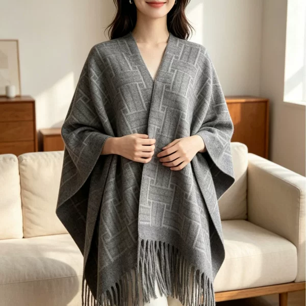 New vintage ink painting style thick cape, warm and versatile for autumn and winter, with plaid and tassels in ethnic style