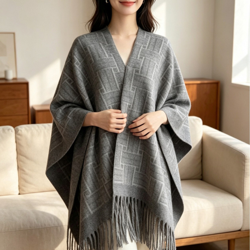 New vintage ink painting style thick cape, warm and versatile for autumn and winter, with plaid and tassels in ethnic style New vintage ink painting style thick cape, warm and versatile for autumn and winter, with plaid and tassels in ethnic style