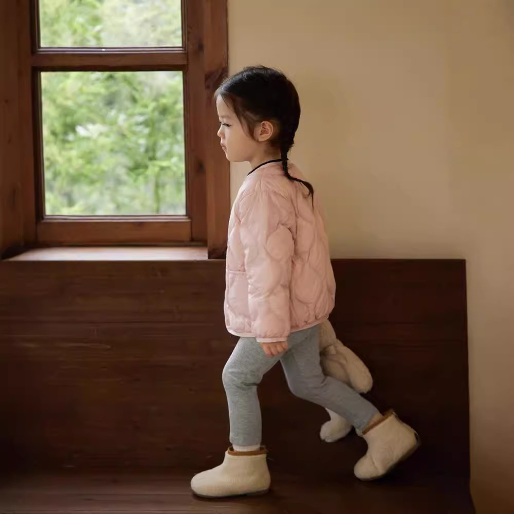 Niñas ligero Faux abajo chaqueta 2023 otoño nuevo bebé niñas abrigo corto de los niños estilo occidental color sólido superior