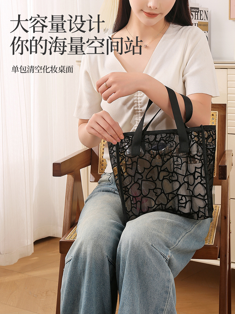 Nueva bolsa de maquillaje de amor de flojo hilo de malla de mano maquillaje almacenamiento en bolsa de lavado de viaje de viento