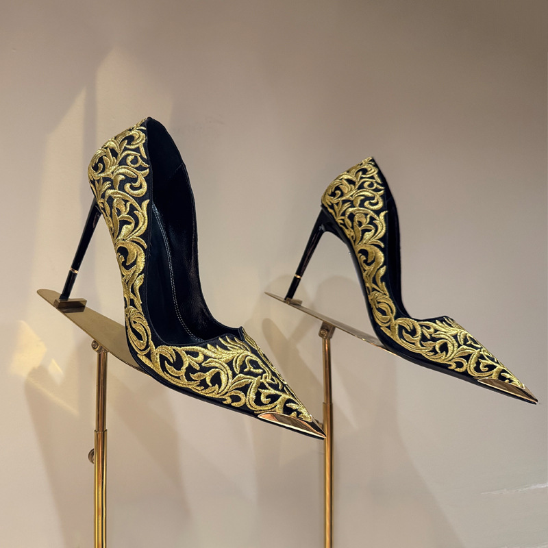 Black and gold embroidered pointed-toe high-heeled shoes for women, with a stiletto heel and metal toe, shallow-cut single shoes in a vintage court style, suitable for banquets and formal wear