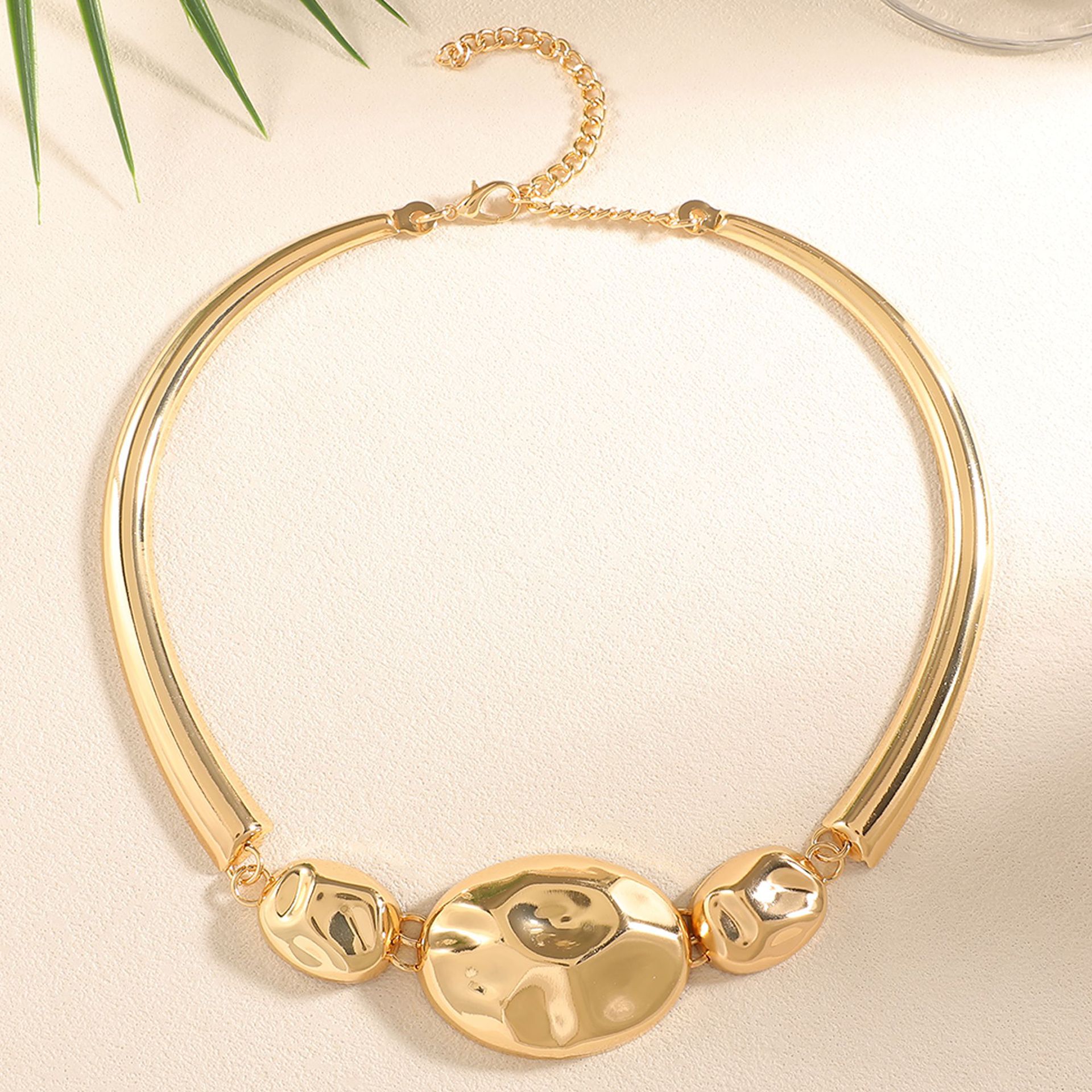 Europa y los Estados Unidos transfronterizos diseño geométrico simple exagerado collar colgante de flores collar de geometría de metal