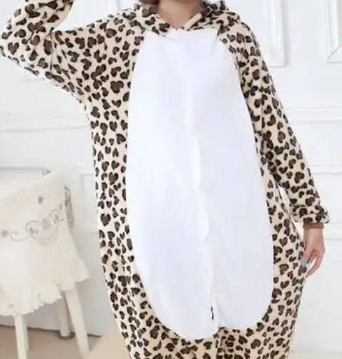 Pijamas transfronterizos al por mayor de fábrica Labubu pijamas femeninos de una sola pieza de dibujos animados pijamas de animales de franela Capibala