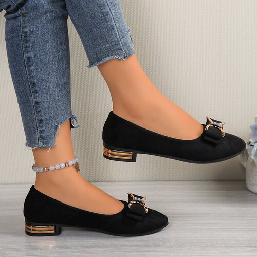 Your shoe cabinet must be missing a pair of these single shoes, they go even better with skirts!