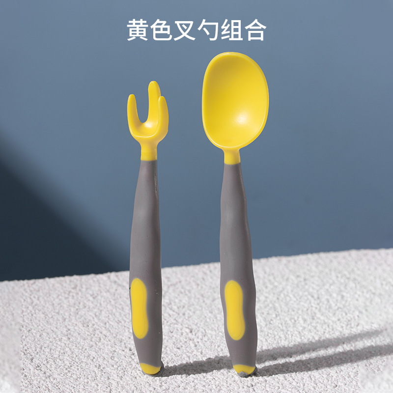 노란 포크와 숟가락 조합