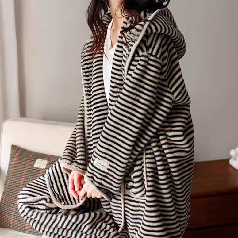 Источник фабрики новый пижама женский зимний утолщение коралловый бархат мода с капюшоном в полоску домашняя одежда фланель теплая