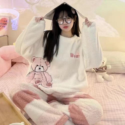 Flannel pajamas for women, cartoon style, suitable for autumn and winter, cartoon long-sleeved turtleneck home sets, coral velvet sets, suitable for export and wholesale, multiple styles available.