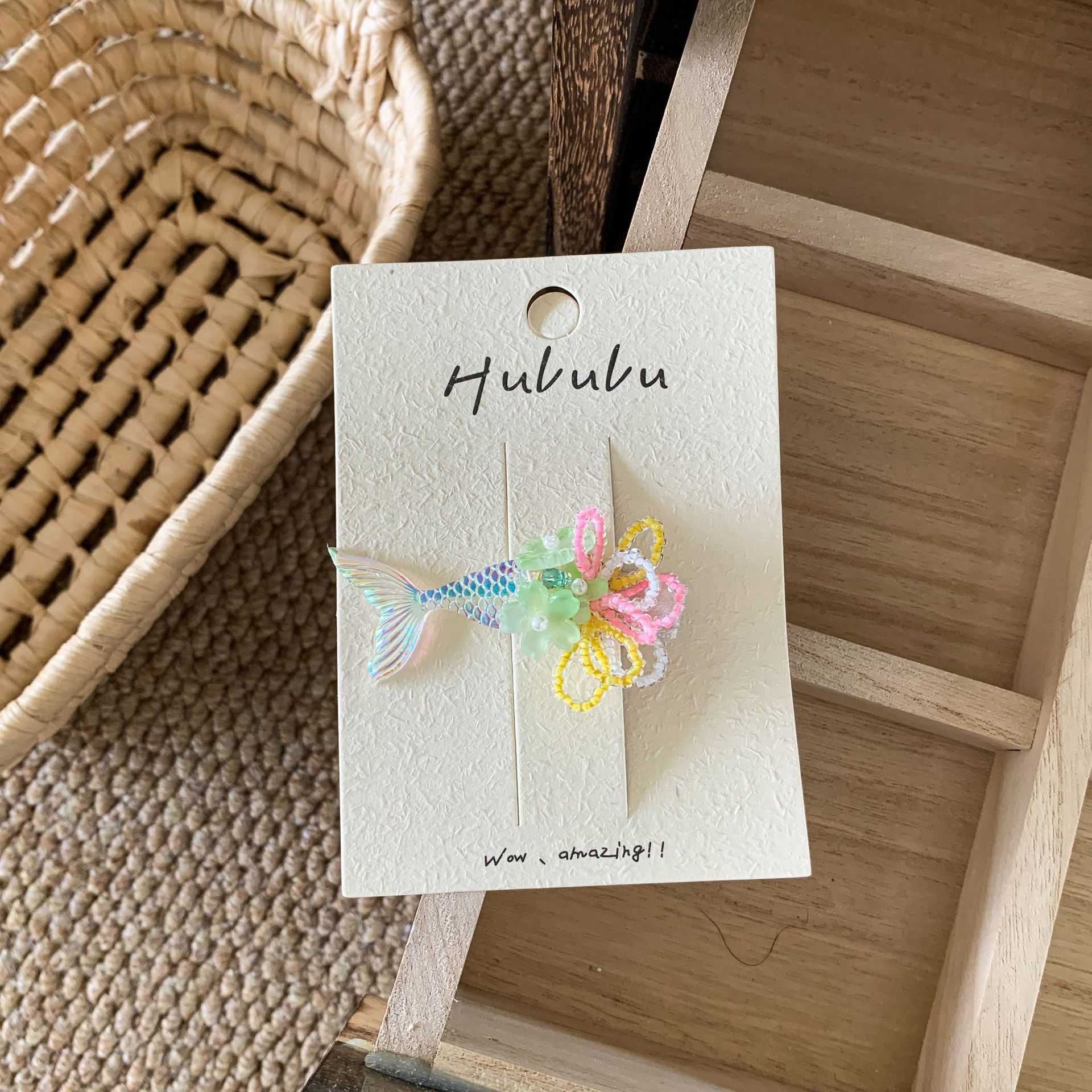 Horquillas de flores azules con cuentas