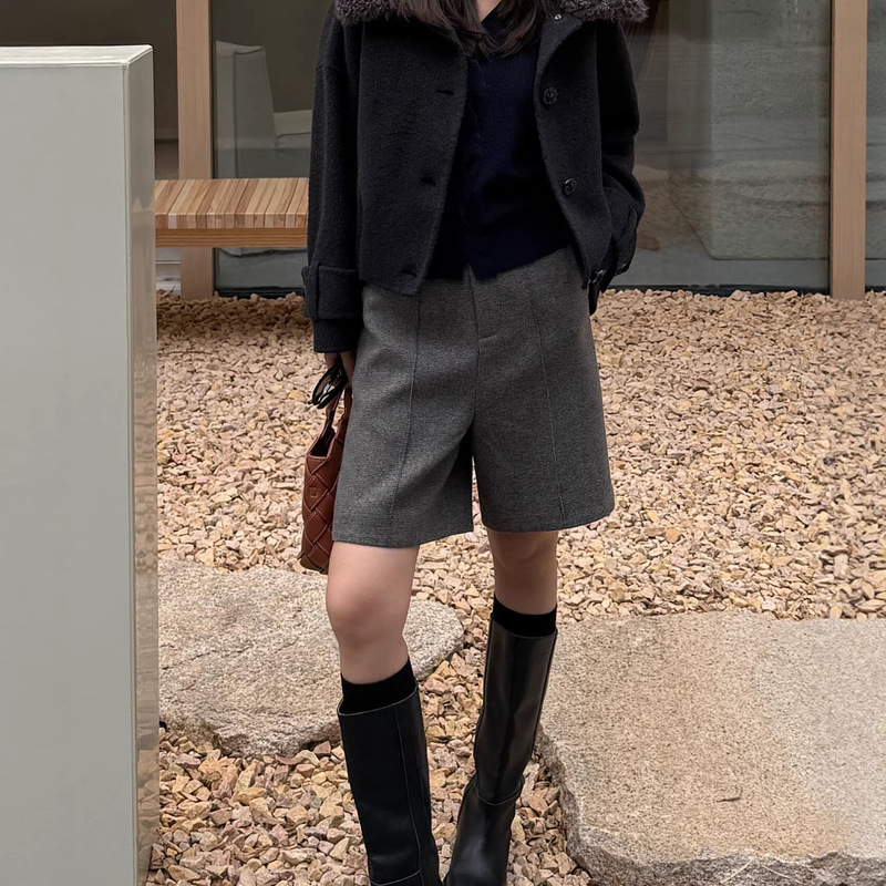 Pre-Sale Casual Woolen Suit Shorts for Women, Autumn and Winter Loose Straight Woolen Mid-Length Shorts Pre-Sale Casual Woolen Suit Shorts for Women, Autumn and Winter Loose Straight Woolen Mid-Length Shorts