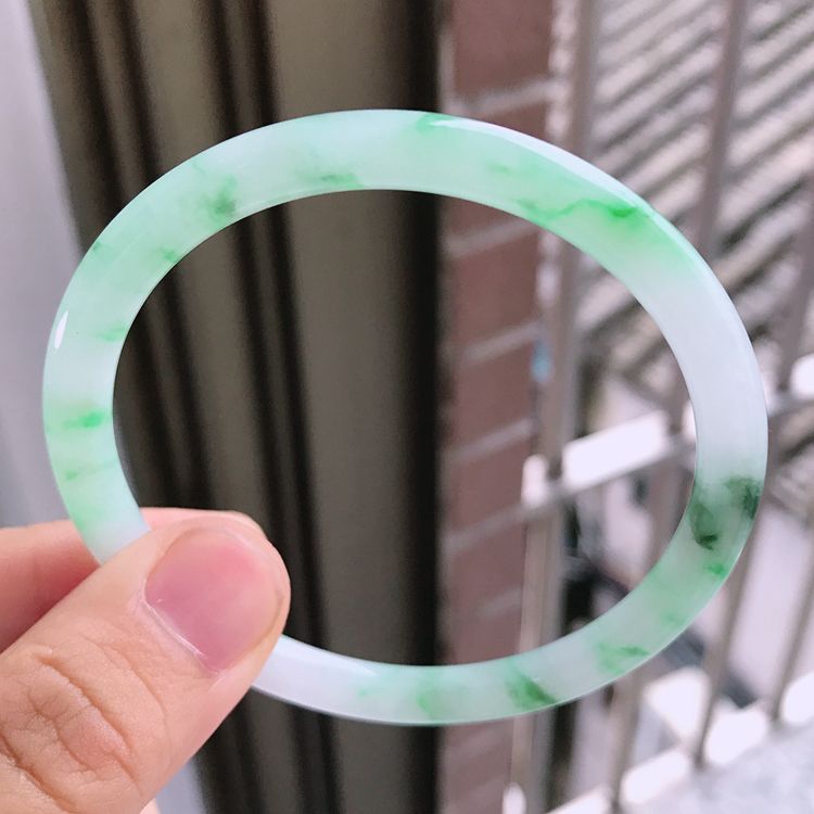 Vòng tay ngọc bích Miến Điện tự nhiên dáng tròn mỏng màu xanh trắng băng sáp chi tiết 9