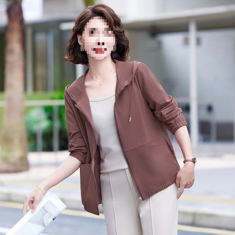 时尚妈妈春秋连帽开衫外套薄款中老年休闲宽松风衣夏装长袖女外套