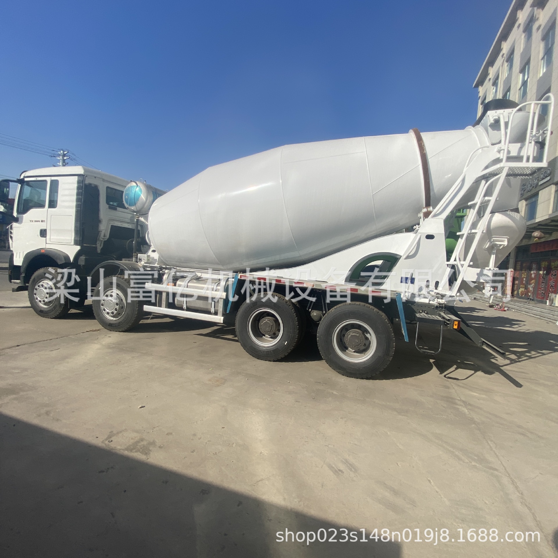 Overseas Supply of Sinotruk Howo Concrete Mixer Trucks with 8*4 Chassis, 8, 10, 12 Cubic Meter Concrete Mixer Trucks