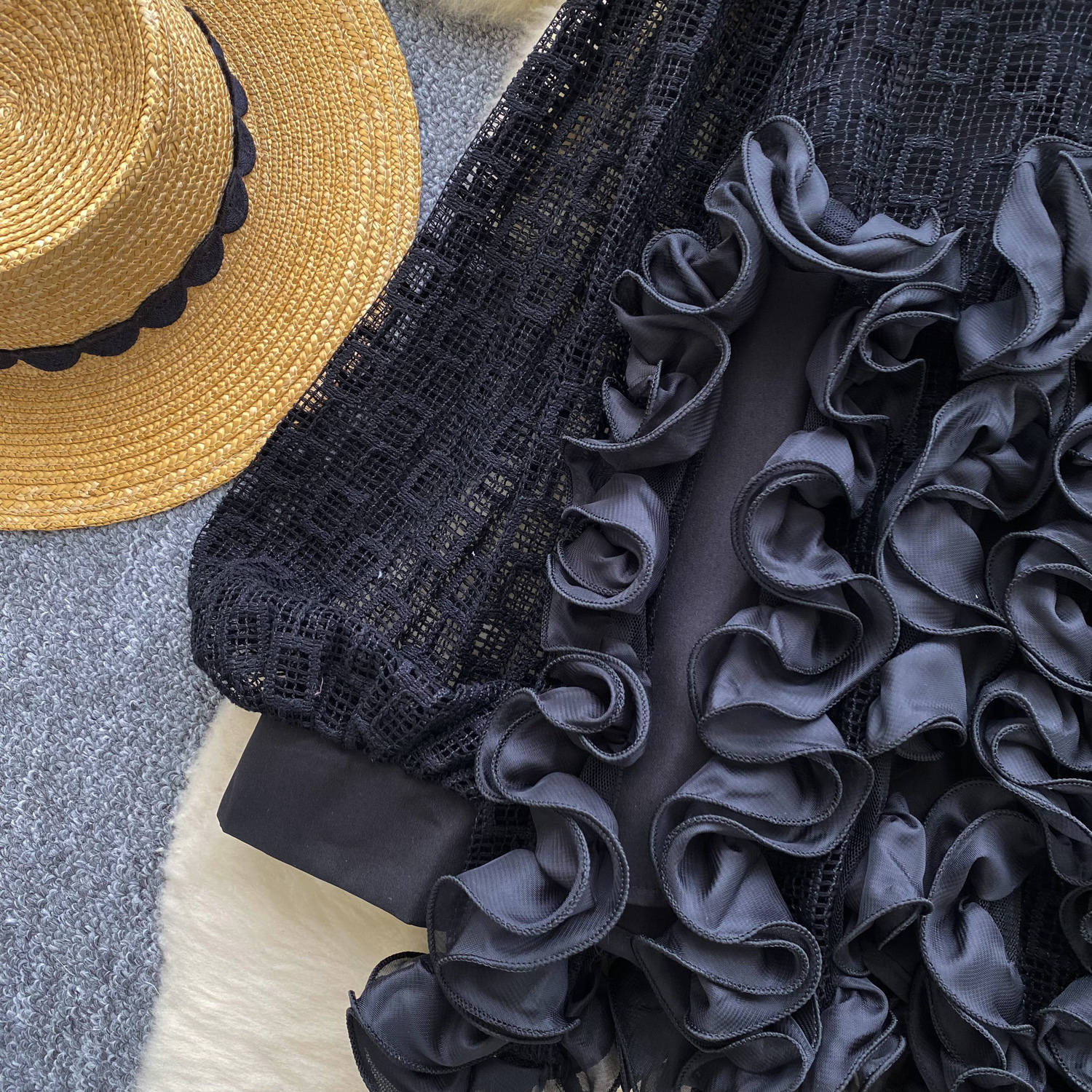 Elegante Bluse mit Laternenärmeln – Oversize-Top aus transparentem Mesh mit Rüschenbesatz (Einheitsgröße, Polyester, Schwarz/Weiß)_voghion.com