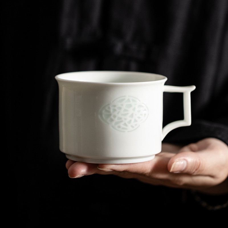 中国式の精巧な磁器の窓の花のコーヒーカップのマグカップのシンプルな家庭用オフィスのお茶を入れてコップの贈り物の記念カップを飲みます。|undefined