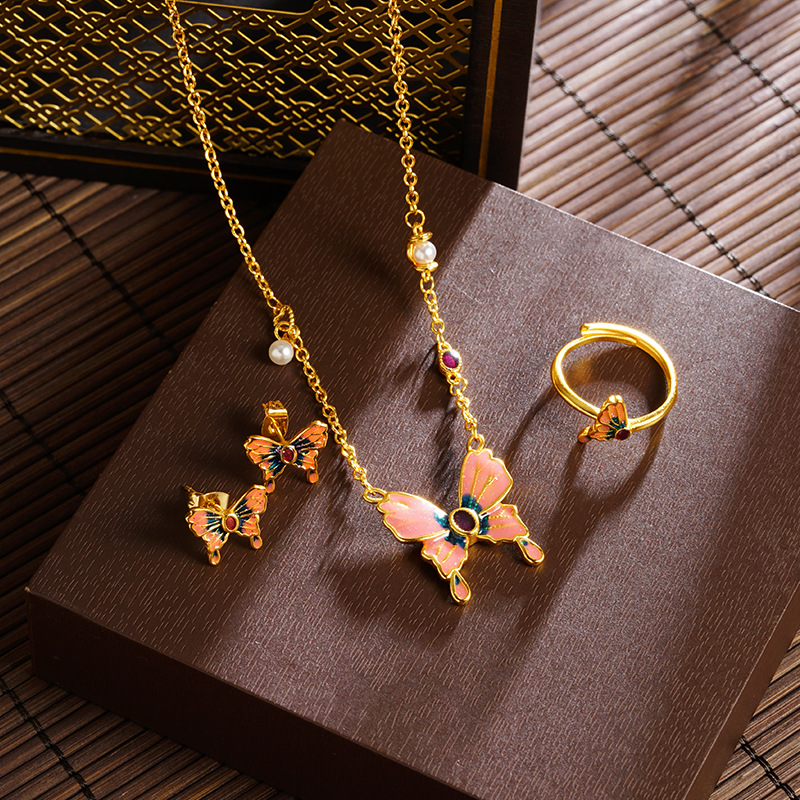 Vietnam Shajinshan Wild Tea Butterfly Collar Moda femenina Advanced Sense Ventana vacía Esmalte Butterfly Juego exquisito de tres piezas con accesorios