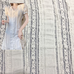 新商品の錦アンモニアの透かし彫りの弾力レースの生地のストライプの泡の布は服のファッションの婦人服のシャツのニットの布を包みます。