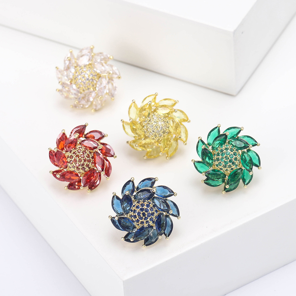 Fashionable sophisticated copper brooch with zircon