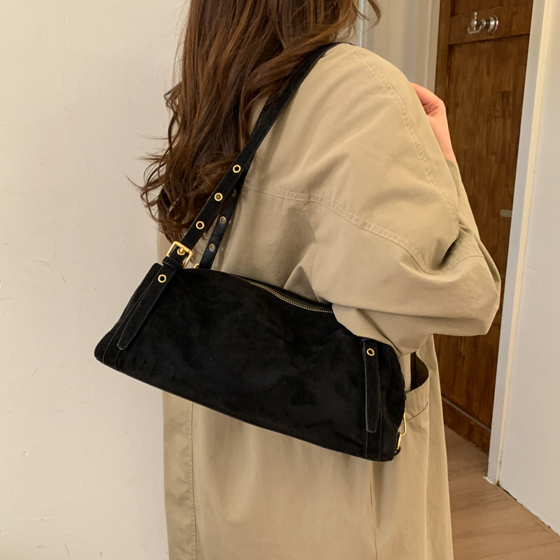 Otoño e invierno lazo bolsa de viento para mujeres 2025 nuevo retro cuero blando hombro brazo bolso de almohada de viaje bolso de mano