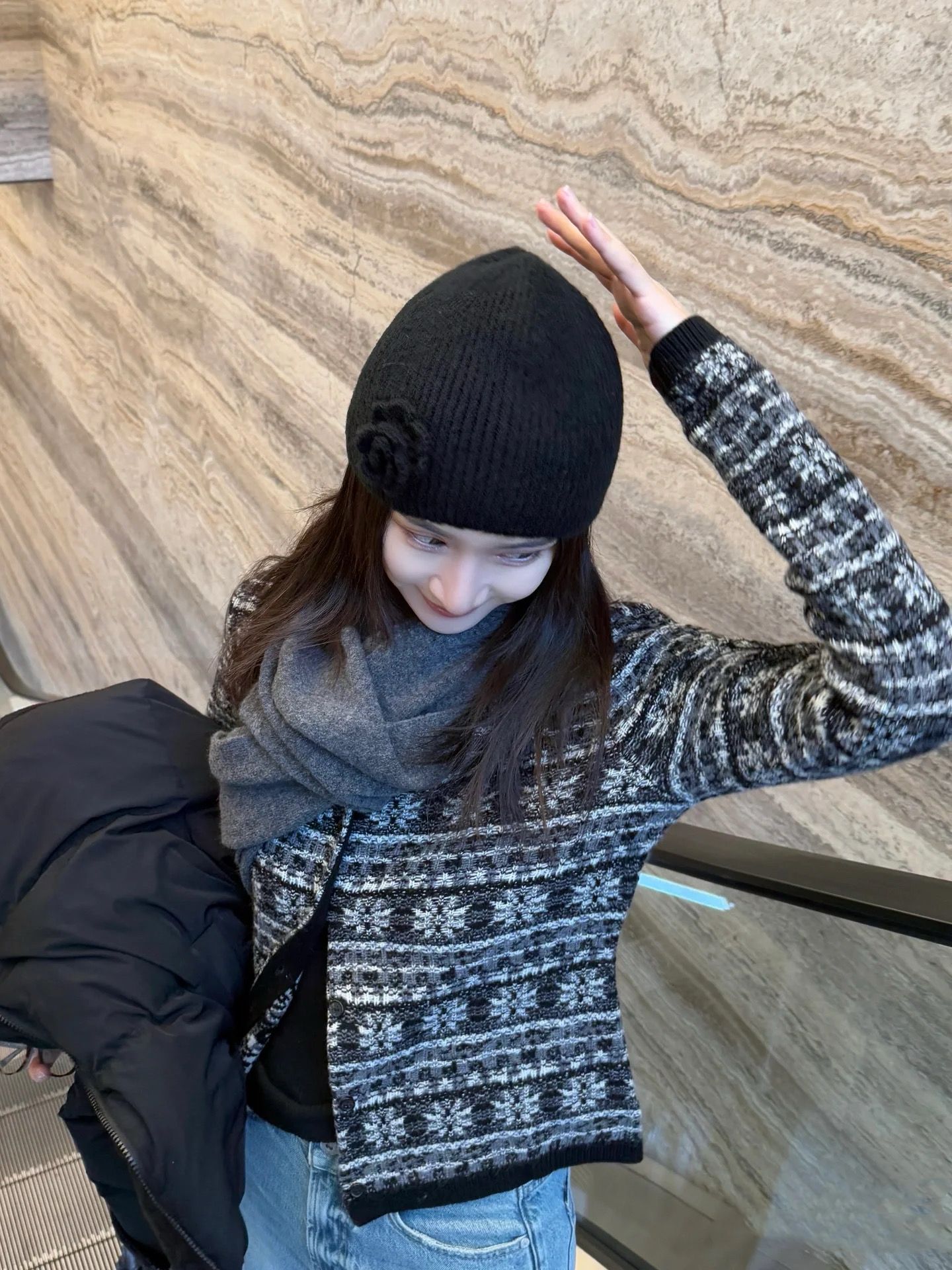 Delgado y versátil blanco y negro clásico copo de nieve atmósfera jacquard cuello redondo suéter de punto de lana chaqueta mujer 4148