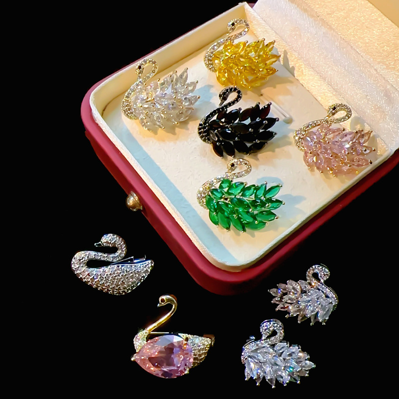 Korean style light luxury yellow diamond Swan anti-exposure pin buckle elegant shirt collar flower fixed clothes mini brooch