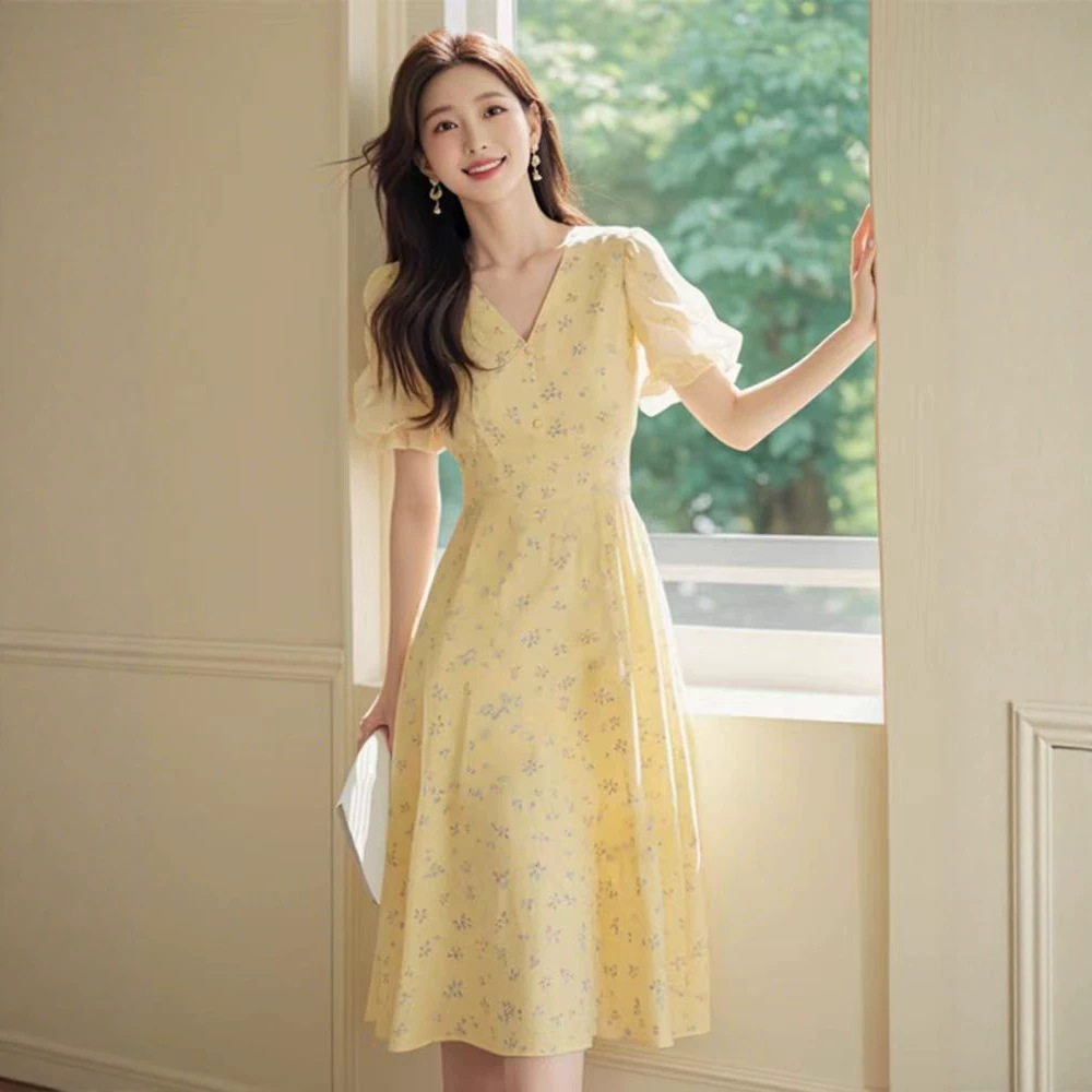 Váy maxi hoa vàng cổ chữ V thắt eo phong cách Pháp — Hoa vàng chi tiết 4