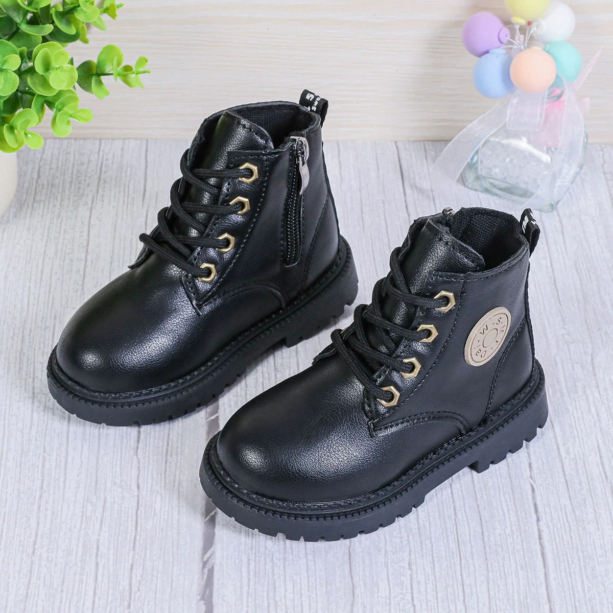 Martens non‑slip breathable boots, unisex kids and youth, white/black, lightweight 0.5 kg