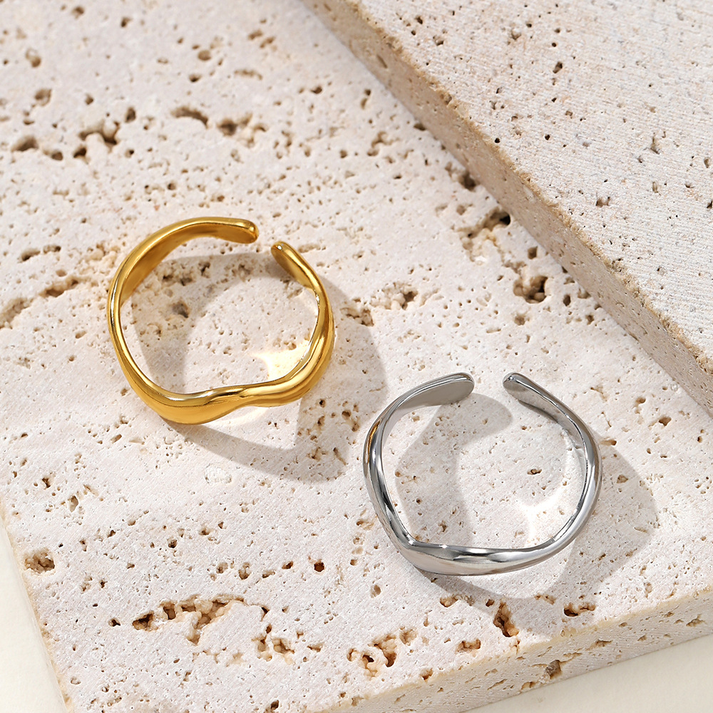 Anillo de acero inoxidable para mujer, estilo INS, forma de V irregular y ondulada, diseño minimalista de alta calidad, producto transfronterizo
