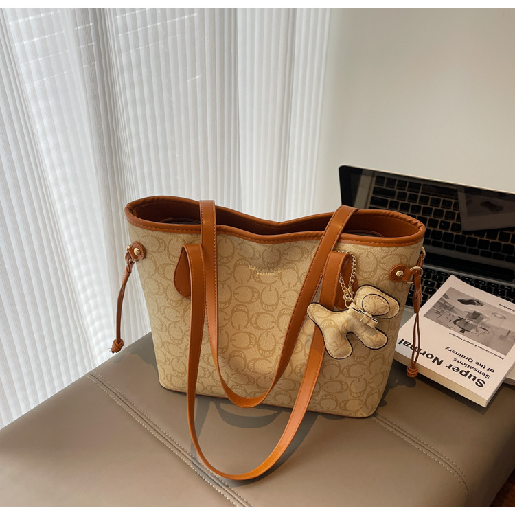 Korean high-end, versatile and retro single-shoulder commuter bag for women, new summer 2025 large-capacity fashionable tote bag undefined