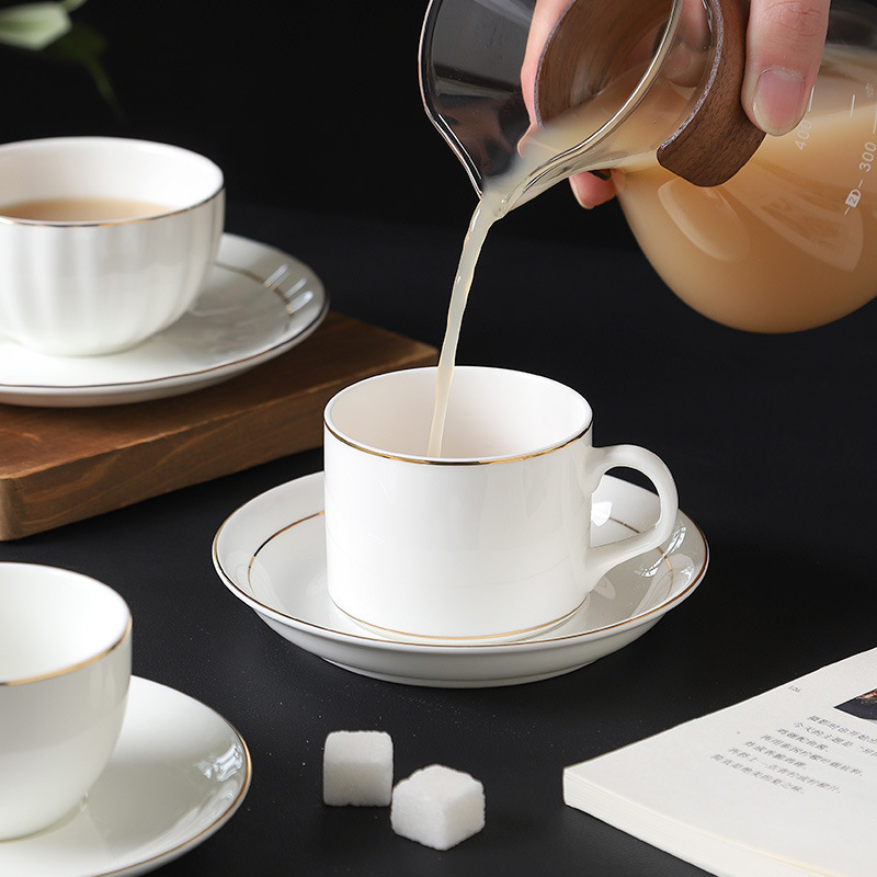 Bone China Gold Edge Coffee Cup Set Small Luxury Flower Ceramic British Cup and Saucer Hotel American European Coffee Utensils Commercial