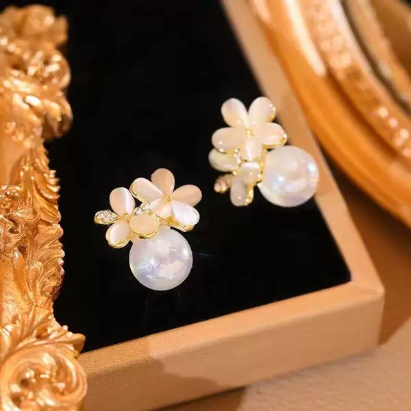 Shining Pearl Earrings, High-End Earrings, Atmospheric Pure White Earrings, Autumn and Winter Simple High-End Small Fresh Women's Earrings