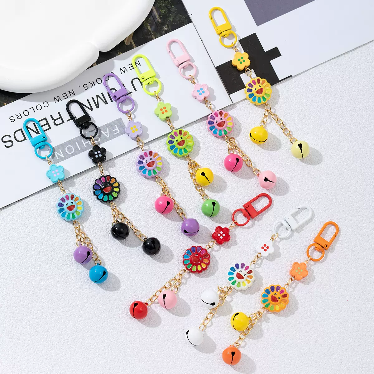 跨境卡通彩虹笑脸铃铛钥匙扣包挂手机链包包挂件小礼品工厂批发