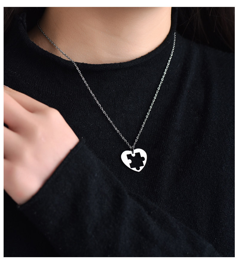 Fashion Heart Shape Stainless Steel Polishing Pendant Necklace display picture 2