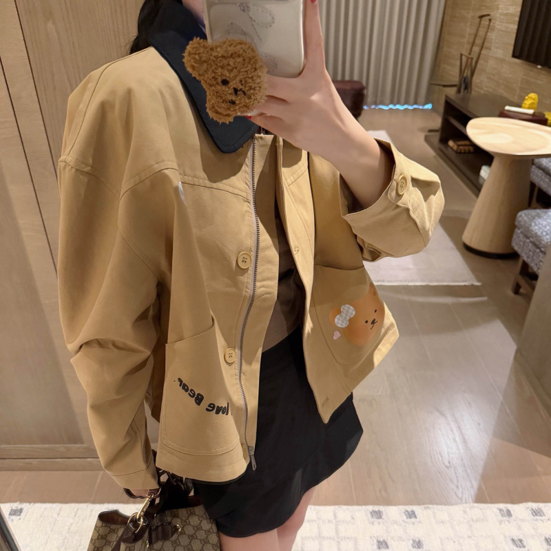 Contrast color lapel bear print short jacket for women, cute cartoon loose workwear jacket, youthful and versatile top for autumn Contrast color lapel bear print short jacket for women, cute cartoon loose workwear jacket, youthful and versatile top for autumn