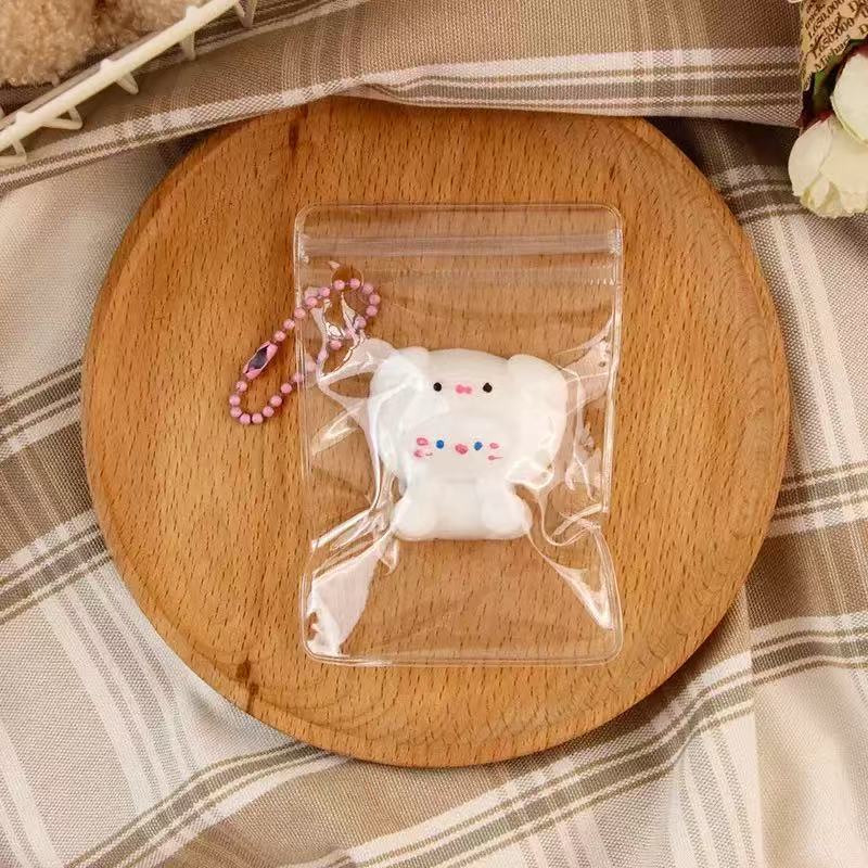 모자를 쓴 아기 돼지 토끼