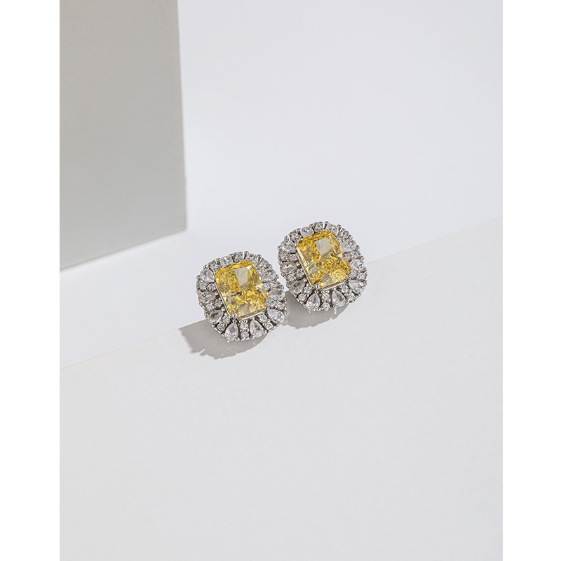 S925 plata esterlina Diamante de alto carbono diamante cuadrado aretes nicho femenino temperamento hielo flor Corte pendientes cuadrados exquisitos pendientes de alto grado