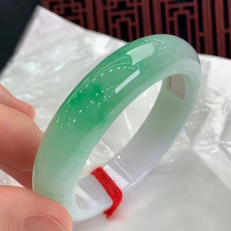 Vòng tay ngọc bích tự nhiên Miến Điện A, màu xanh lá nổi, hoa nổi, có giấy chứng nhận chi tiết 5