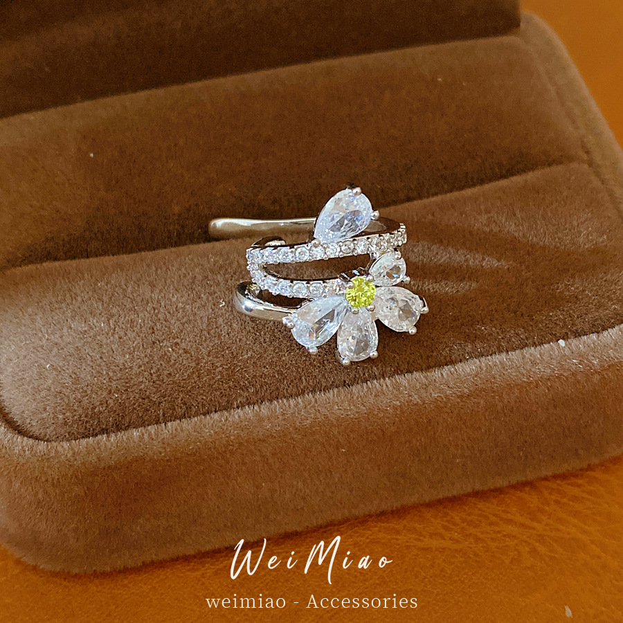 Flores de piedra gemela de doble capa de orejas para mujeres sin agujeros de orejas personalidad fresca y versátil pendientes ligeros de lujo alta sensación de orejas al por mayor