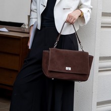韩版新款头层牛皮邮差包2025高级单肩斜挎包大容量锁扣翻盖女包潮