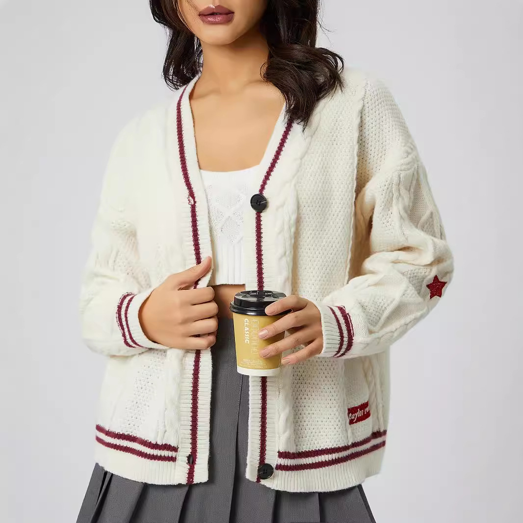 Europäische und amerikanische Damenbekleidung Herbst und Winter neue gestrickte bestickte Strickjacke Temperament Alter Reduzierung lose beiläufige Pullover äußere_voghion.com