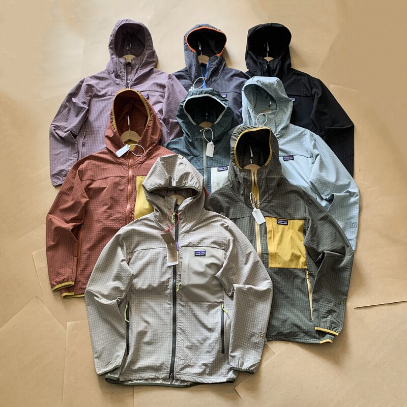 High-Quality American-Style Pat Outdoor Fleece R2 Hooded Softshell Jacket with Stand Collar, Unisex Couple Style High-Quality American-Style Pat Outdoor Fleece R2 Hooded Softshell Jacket with Stand Collar, Unisex Couple Style